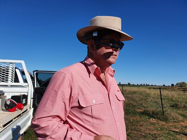 A RealWear HMT-1 assists this sheep farmer to collaborate with vets and other experts over vast distances, hands-free.