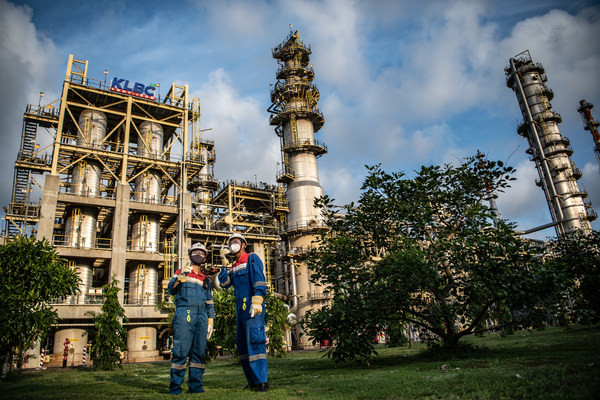 Implementing ESG in all its operations, Pertamina is committed to achieving the Government's target of Net-Zero Emission and the development of the new and renewable ecosystem in Indonesia Implementing ESG in all its operations, Pertamina is committed to achieving the Government's target of Net-Zero Emission and the development of the new and renewable ecosystem in Indonesia