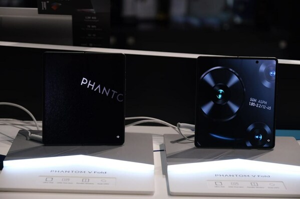 PHANTOM V Fold elevates the premium foldable experience with innovative technologies and stylish design. PHANTOM V Fold elevates the premium foldable experience with innovative technologies and stylish design.